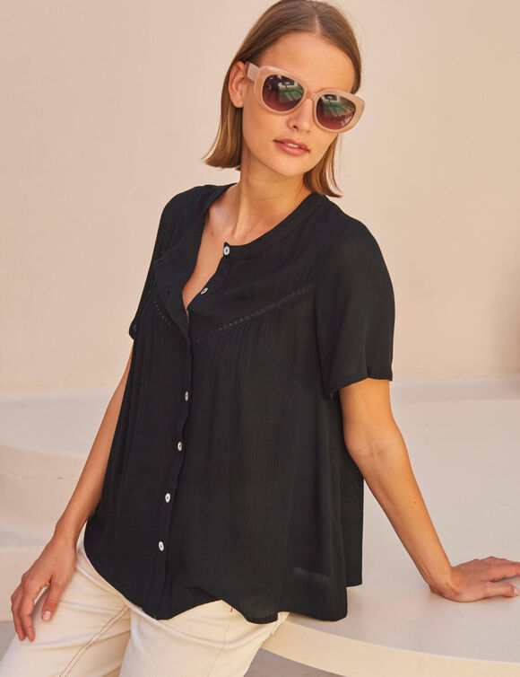 Bloes met knopen en korte 'vlinder' mouwen (zwart)