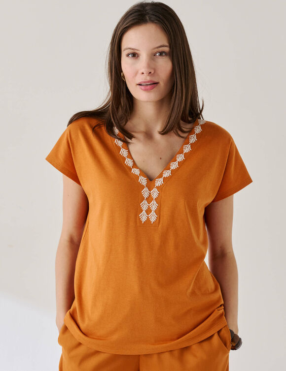 T-shirt brod&eacute; col V fantaisie  (saffraangeel / ecru)