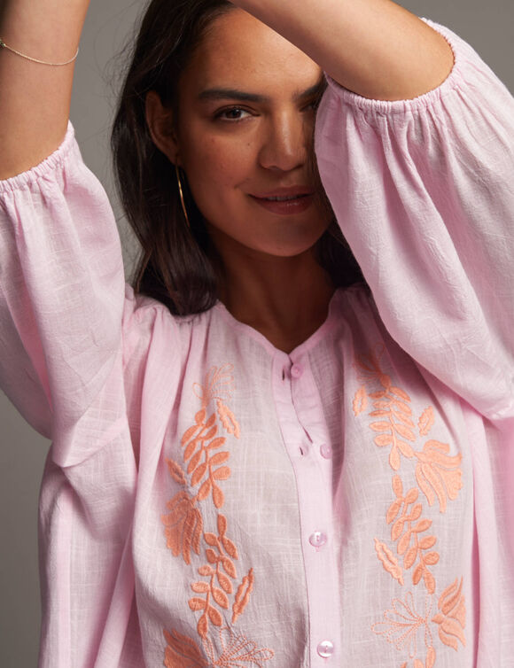 Chemisier brod&eacute;, manches 3/4  (parme / corail)