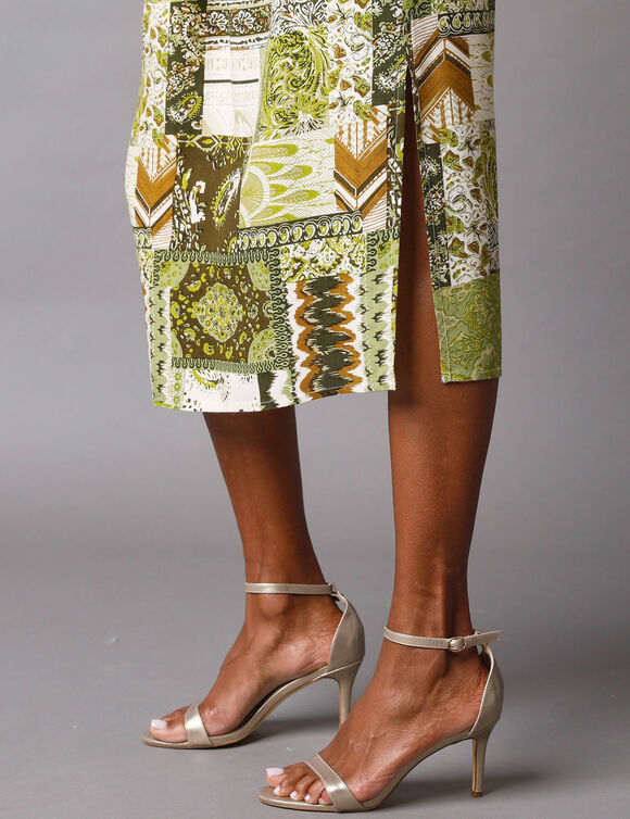 Robe mi-longue imprim&eacute;e, manches courte (kaki / vert mousse)