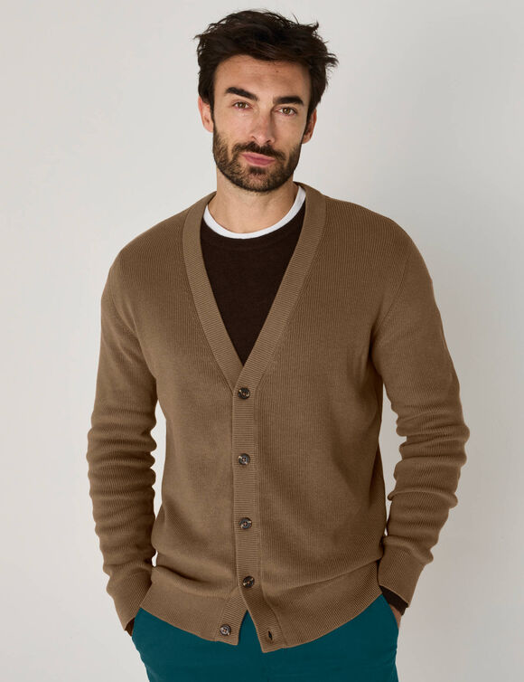 Gilet col V boutonn&eacute; en maille perl&eacute;e (taupe)