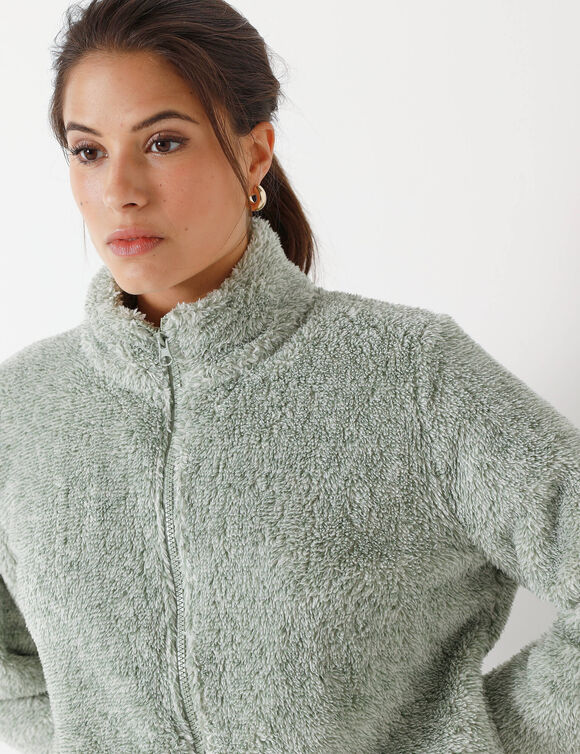 Jasje in pluchetricot (chiné amandelgroen)
