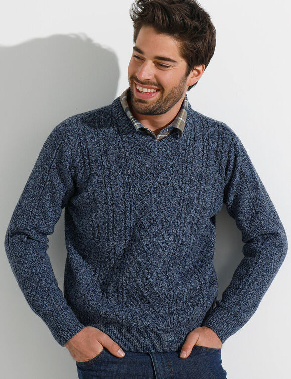 Pull col V maille irlandaise (bleu mouliné)