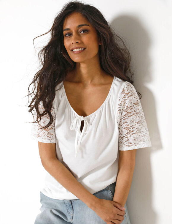 T-shirt &agrave; col fendu &eacute;lastiqu&eacute;, manches coude en dentelle (gebroken wit)