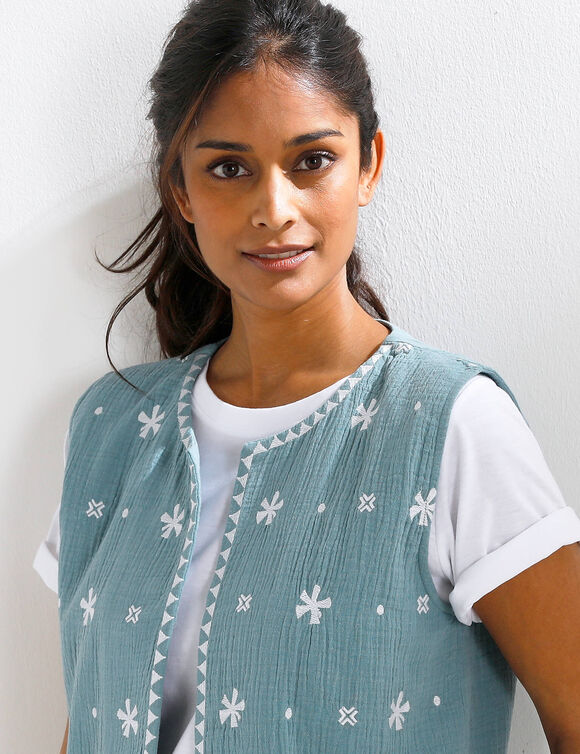 Veste brod&eacute;e sans manches, gaze de coton (bleu gris&eacute; / &eacute;cru)
