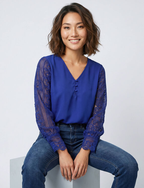 Blouse macram&eacute; col V manches longues, cr&ecirc;pe fluide (bleu dur)