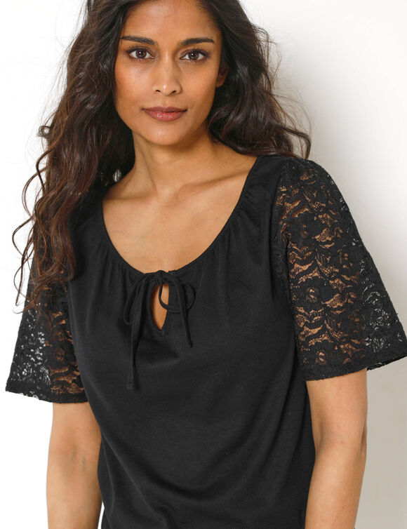 T-shirt &agrave; col fendu &eacute;lastiqu&eacute;, manches coude en dentelle (noir)