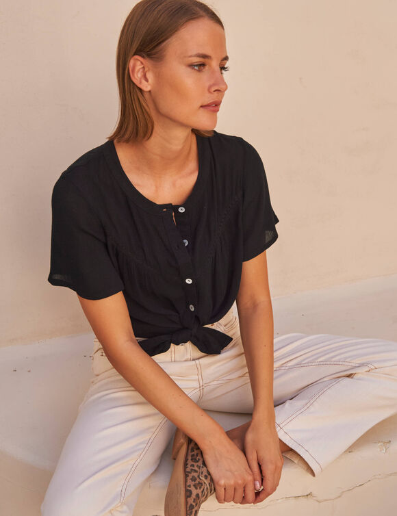 Bloes met knopen en korte 'vlinder' mouwen (zwart)