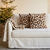 Coussin motif l&eacute;opard (beige / marron)