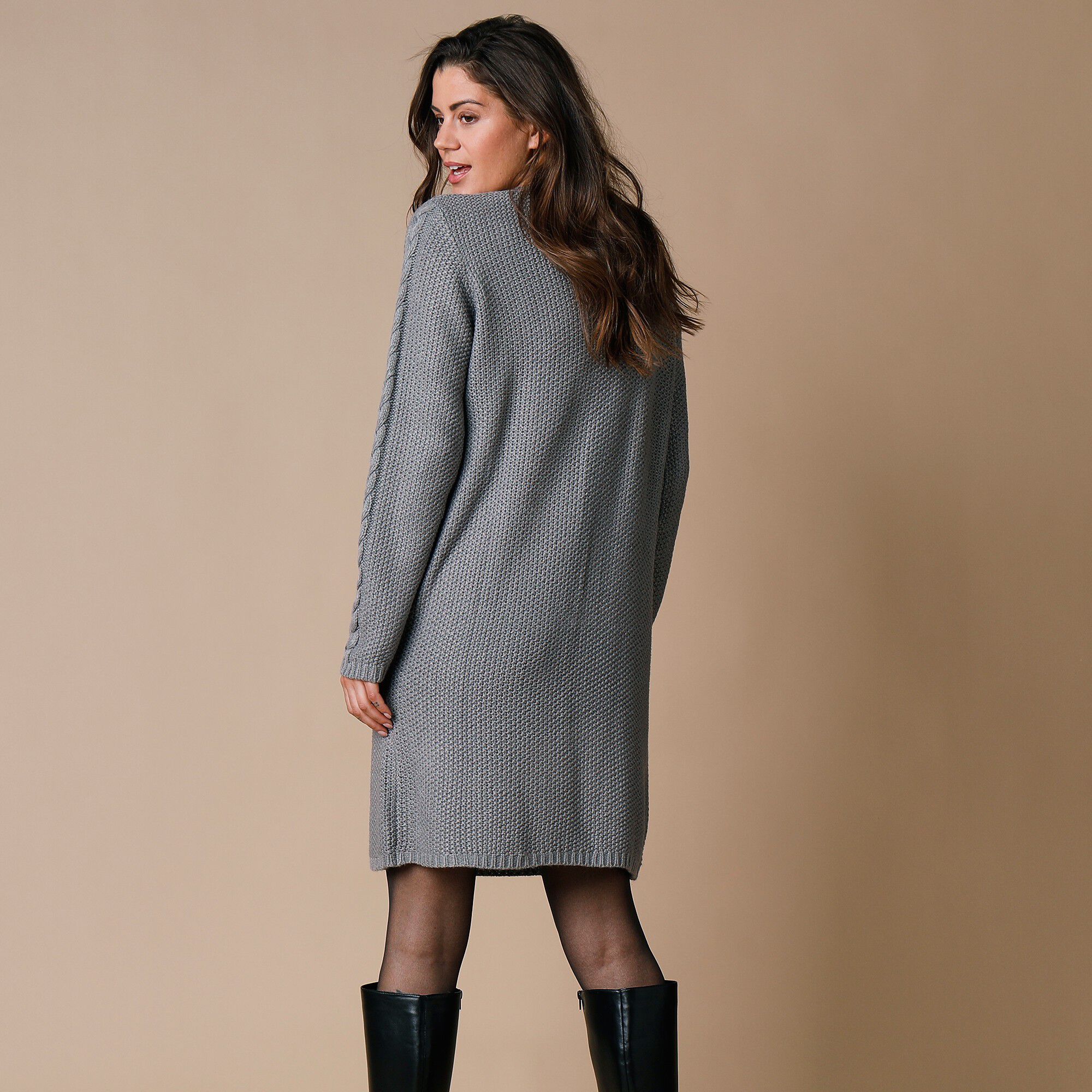 Robe pull 2025 blanche porte