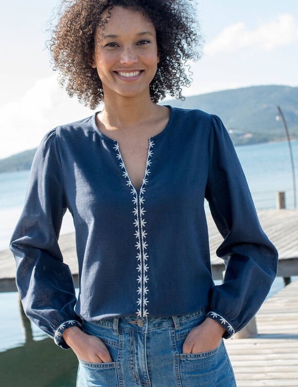 Blouse unie brodée en coton, col fendu (marine)