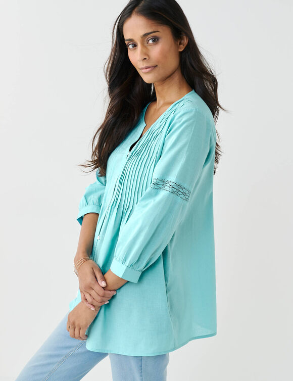 Tunique boutonn&eacute;e &agrave; plis, uni macram&eacute;  (c&eacute;ladon)