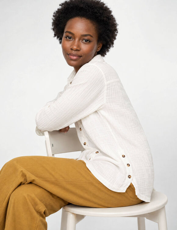 Chemise boutonn&eacute;e unie, gaze de coton (blanc)