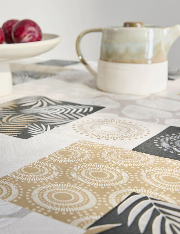 Tafellaken in toile cir&eacute;e met patchprint van bladeren (beige)