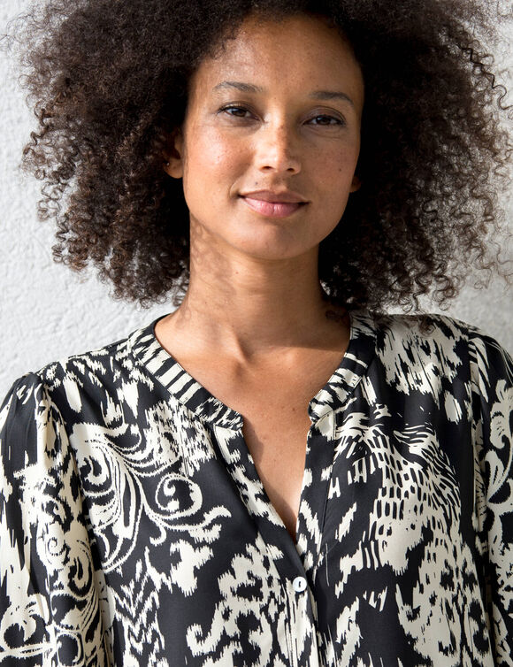 Robe évasée à volants, imprimé ethnique bicolore (noir / écru)
