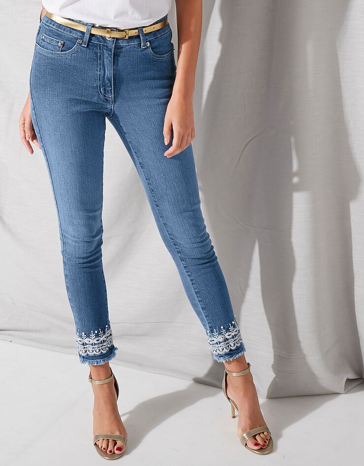 Jean 7/8 fuselé brodé (bleached)