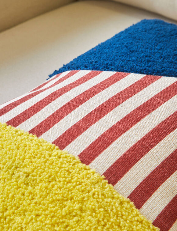 Coussin rectangulaire imprim&eacute; g&eacute;om&eacute;trique (bleu / jaune)