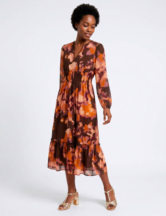 Robe longue volant&eacute;e, voile imprim&eacute; tachiste, taille smock&eacute;e (chocolat / rose)