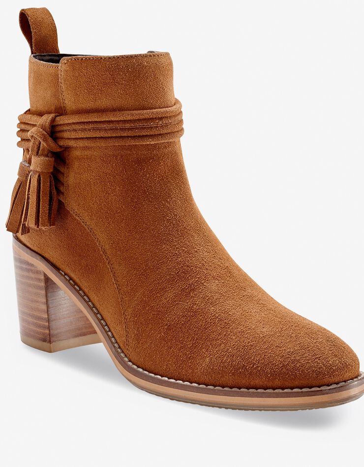 Boots en croûte de cuir à talon et pompons, beige foncé Boots en croûte de cuir à talon et pompons, beige foncé, hi-res image number 0