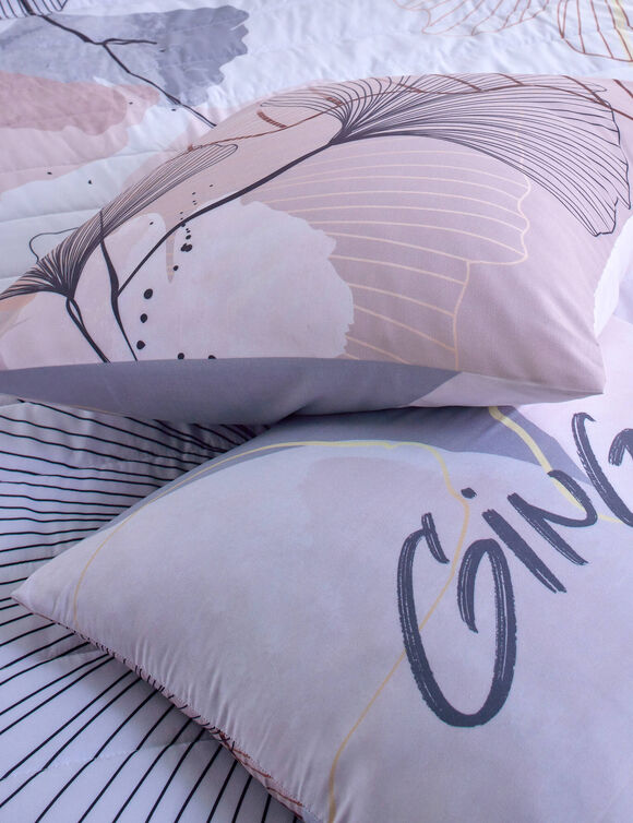 Gematelasseerde bedsprei met ginkgoprint (grijs / roze)
