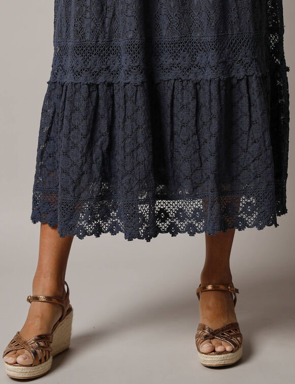 Robe longue dentelle macram&eacute; (bleu nuit)