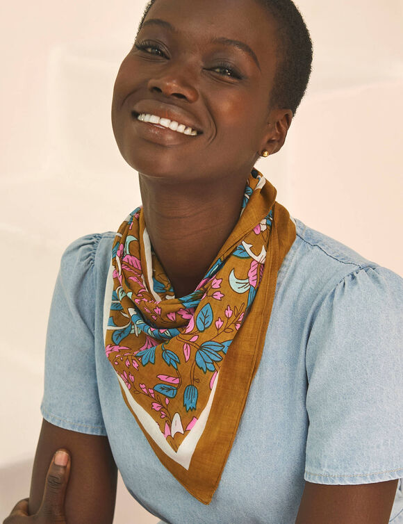 Foulard in katoenvoile, bloemenprint (saffraangeel)