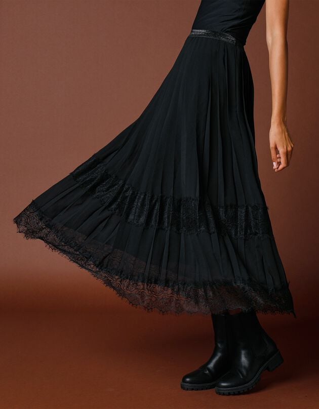 Lange rok met plissé, baan in kant (zwart)