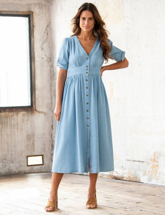 Robe longue en denim, &eacute;vas&eacute;e (bleached)