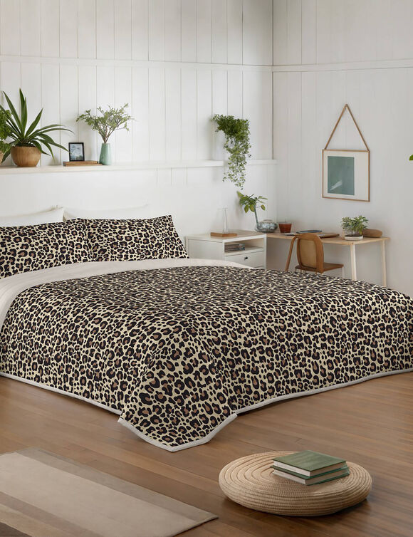 Couvre-lit matelass&eacute; L&eacute;o imprim&eacute; l&eacute;opard (chocolat)