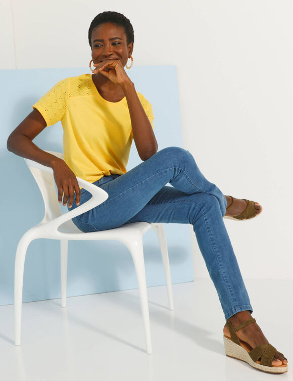 T-shirt col rond manches courtes, détail broderie anglaise (jaune)