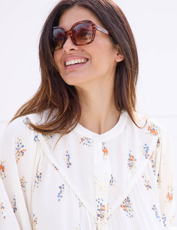 Chemisier fluide &agrave; plastron fronc&eacute;, imprim&eacute; bouquets (&eacute;cru / noisette)