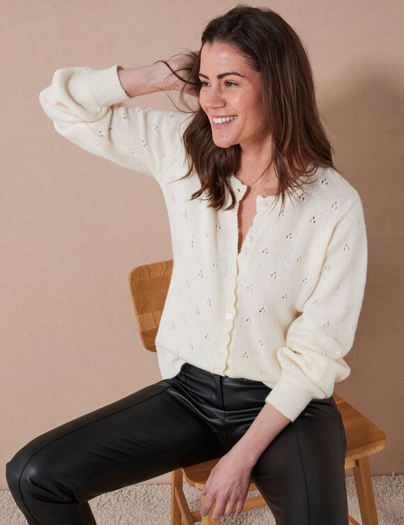 Gilet boutonn&eacute; finition &eacute;cailles, maille pointelle toucher doux (&eacute;cru)