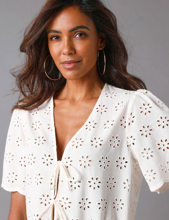 Blouse à nouettes, broderie anglaise (écru)