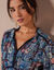Lange jurk met bloemenprint en afwerkingen in macramé (marine / blauw)