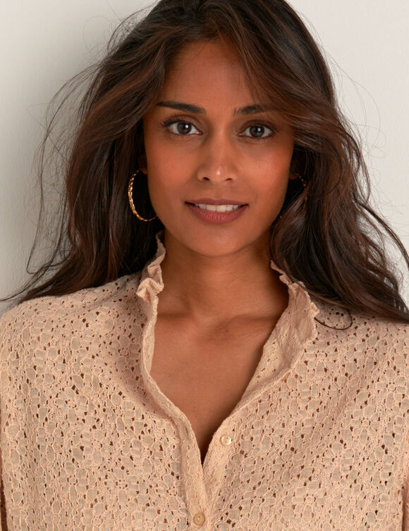 Blouse col montant volantée, dentelle (sable)