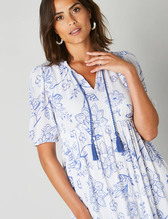 Robe longue volantée imprimée (blanc / bleu)