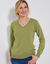 Pull col V, laine d'agneau (vert mousse)