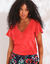 T-shirt in effen tricot met goudkleurige V-hals (rood)
