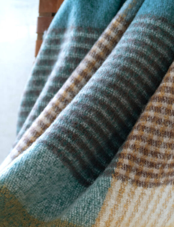 Plaid ray&eacute; toucher doux (bleu paon)