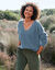 Trui in loose model met V-hals, patenttricot met zachte touch (blauw)
