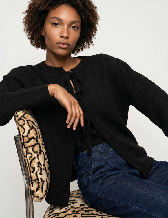 Gilet en maille &agrave; nouettes, uni (noir)