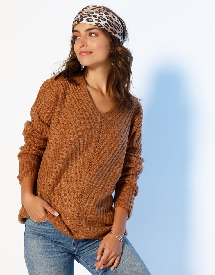 Trui met V-hals in ribtricot, karamel Trui met V-hals in ribtricot, karamel, hi-res image number 0