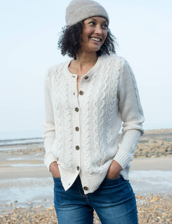 Cardigan boutonn&eacute;, maille torsad&eacute;e (&eacute;cru)