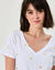 T-shirt met V-hals, goudkleurige hartjesprint (wit)