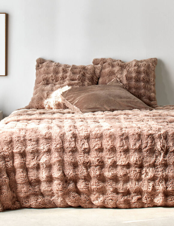 Couvre-lit et taie d'oreiller, aspect fourrure.  (gr&egrave;ge)