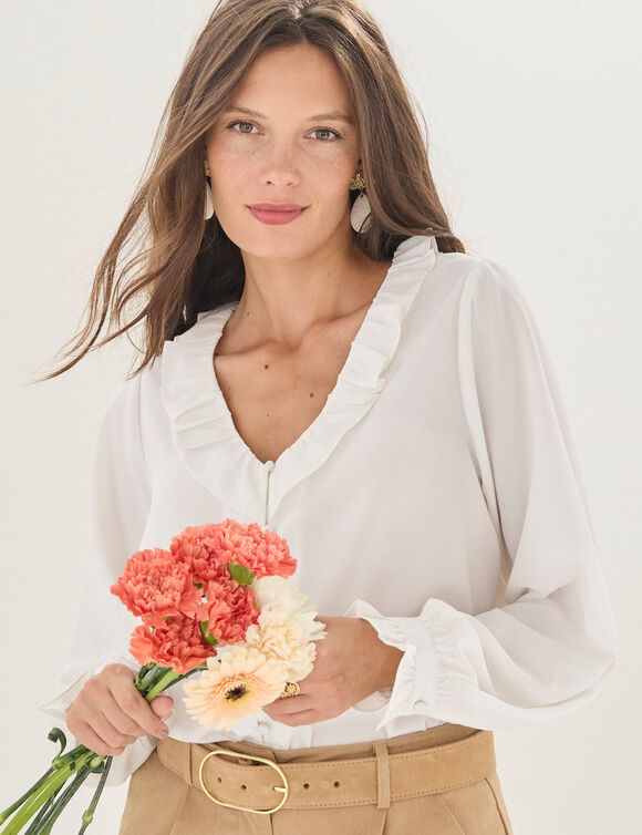 Chemisier boutonn&eacute; col V volant&eacute; (blanc cass&eacute;)