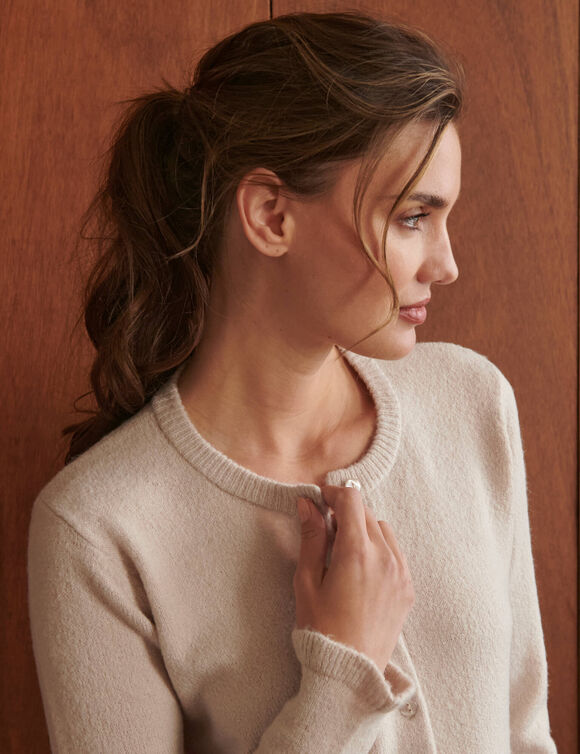 Gilet volant&eacute; boutonn&eacute;, maille moelleuse (beige chin&eacute;)