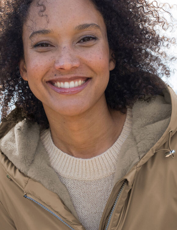 Parka imperm&eacute;able fourr&eacute;e, mi-longue (beige iris&eacute;)