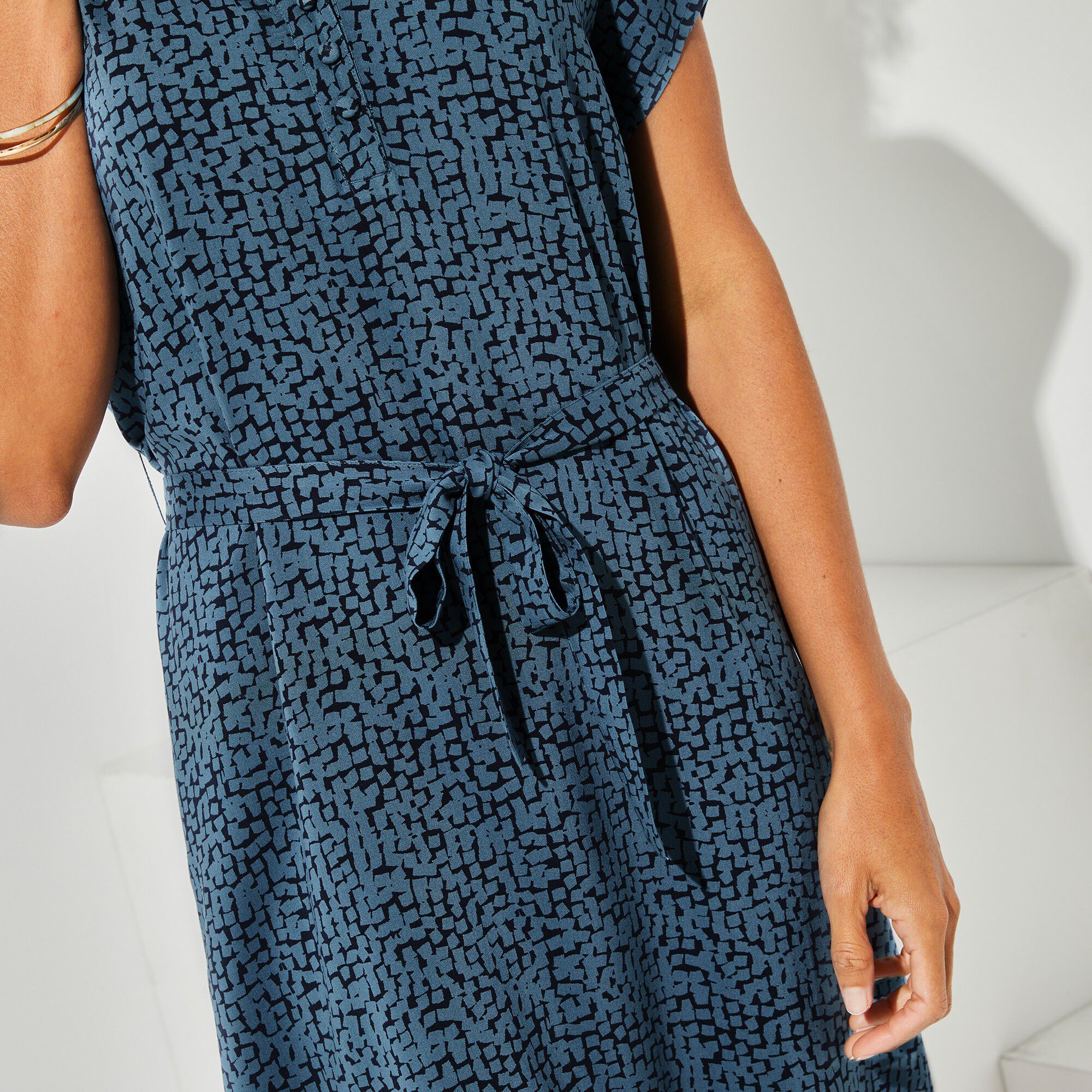 Robe droite fluide manches courtes imprim bleu marine