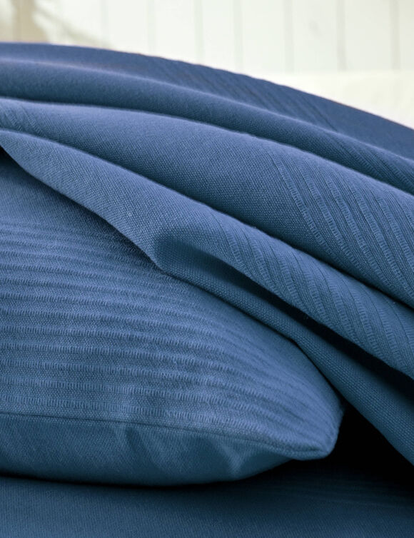 Jet&eacute; de lit uni tiss&eacute; coton (bleu)